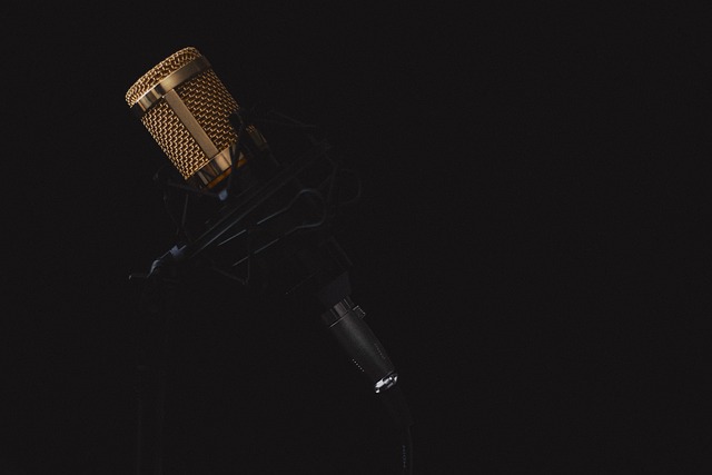 studio online con notebook e appunti, formazione digitale